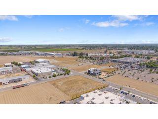 Property in Kingsburg, CA thumbnail 3