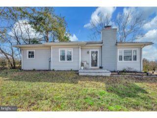 Property in Fredericksburg, VA thumbnail 3