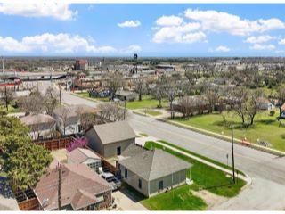 Property in Hutchins, TX thumbnail 3