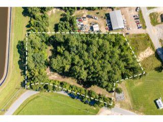 Property in Lillington, NC thumbnail 6