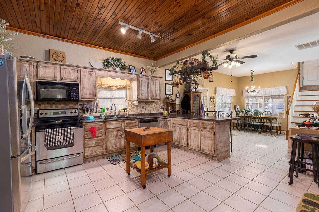 Property Image for 8042 Fm 2021