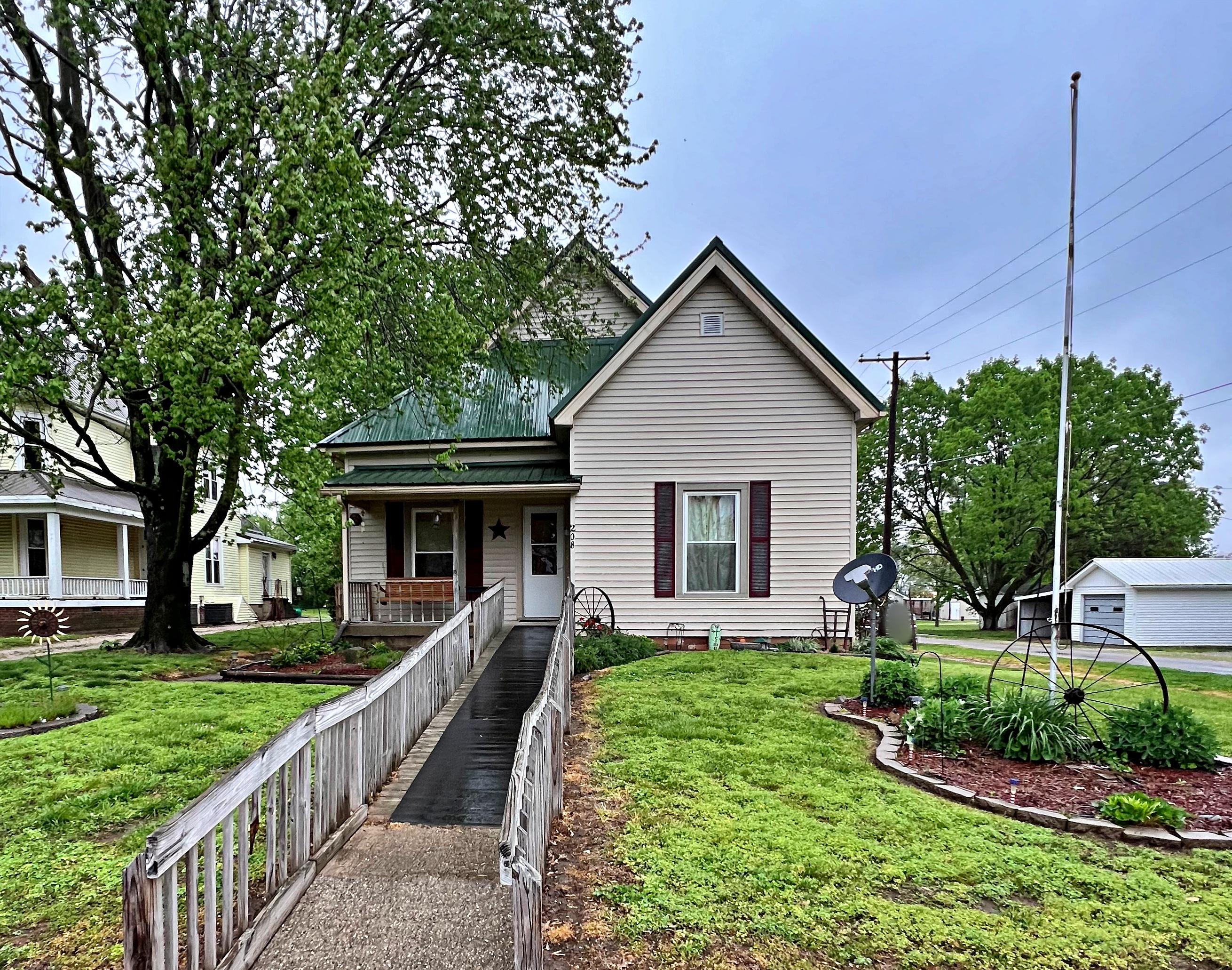 Property Image for 208 E College Street