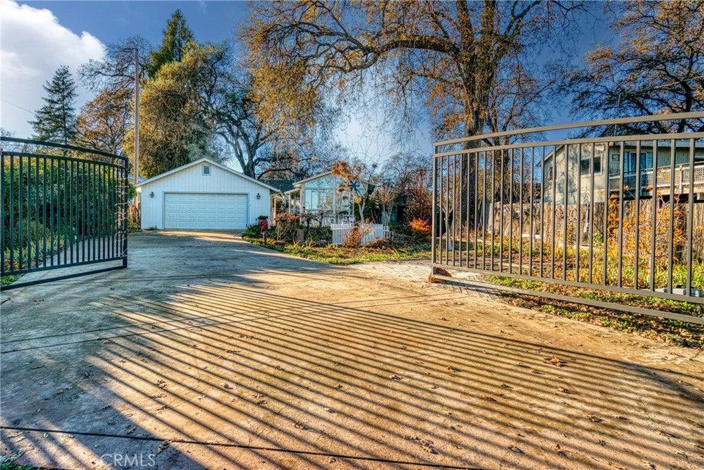 Property Image for 2637 Lakeshore Boulevard