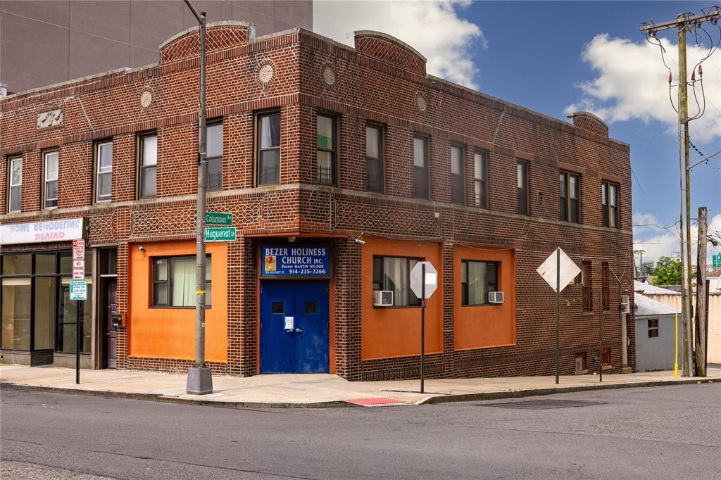 Property Image for 375 Huguenot Street
