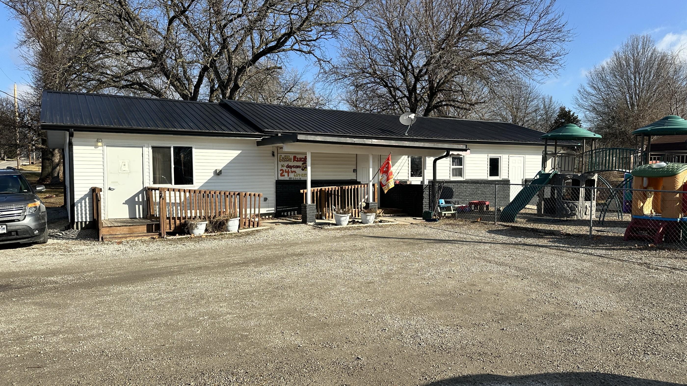 Property Image for 901 E 2nd St