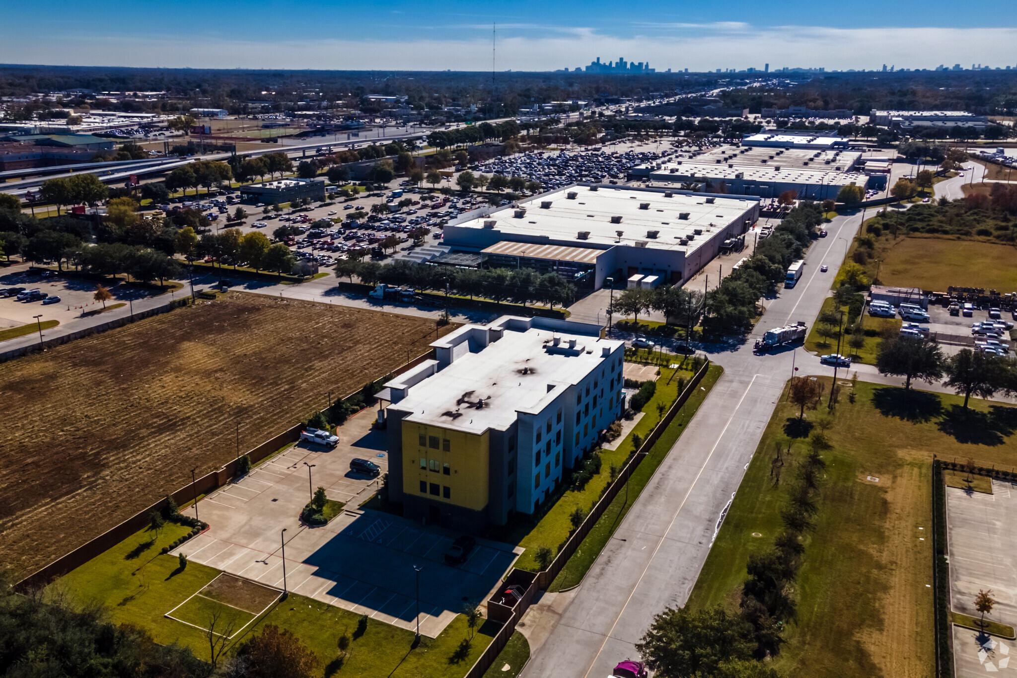Property Image for 220 Greens Landing Dr, TX 77038