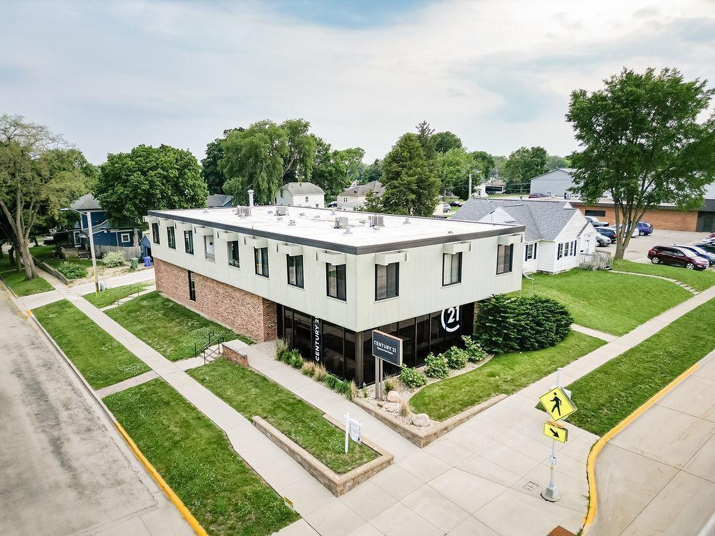Property Image for 805 W Bremer Avenue
