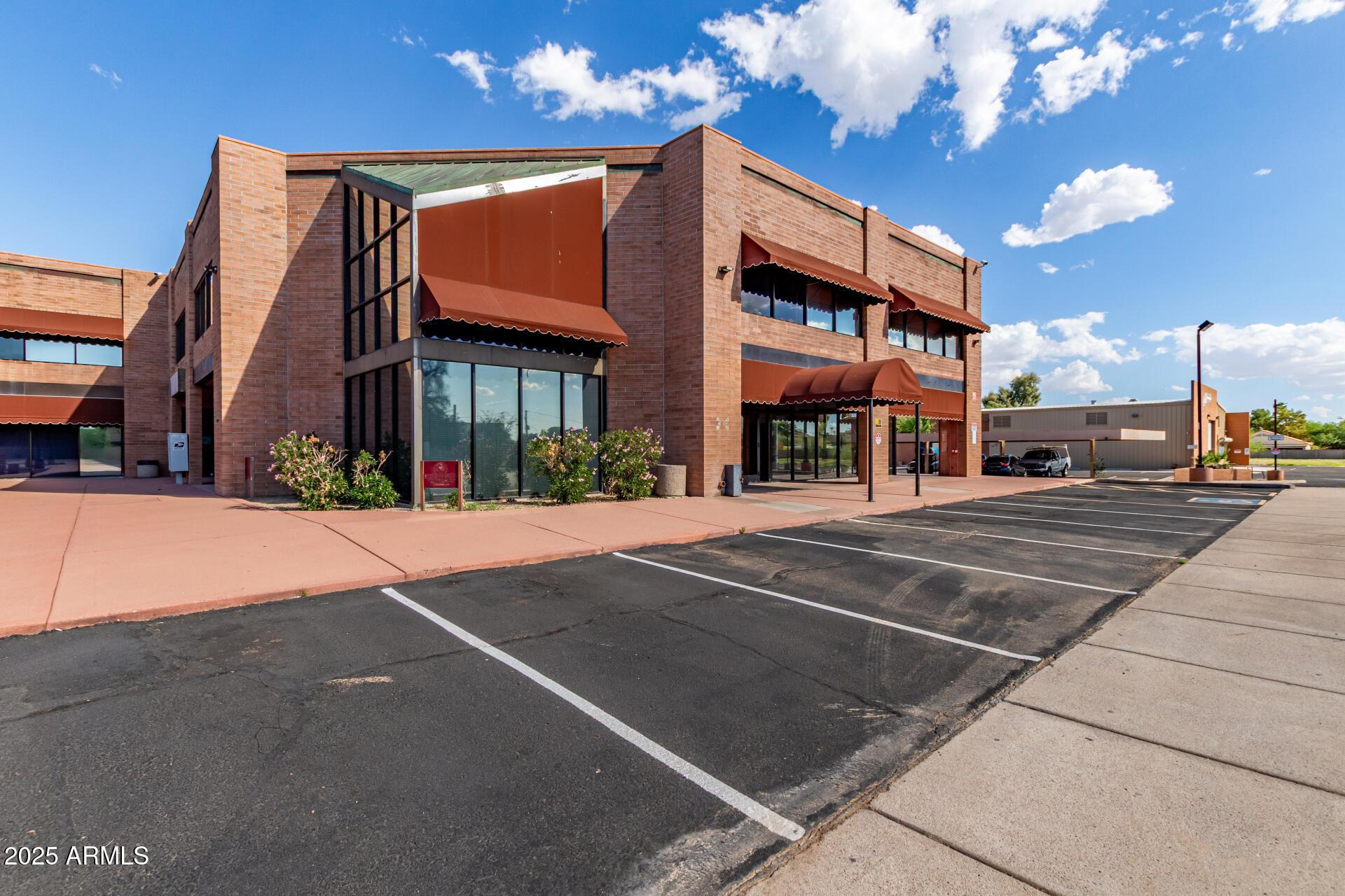 Property Image for 2727 W GLENDALE Avenue 2