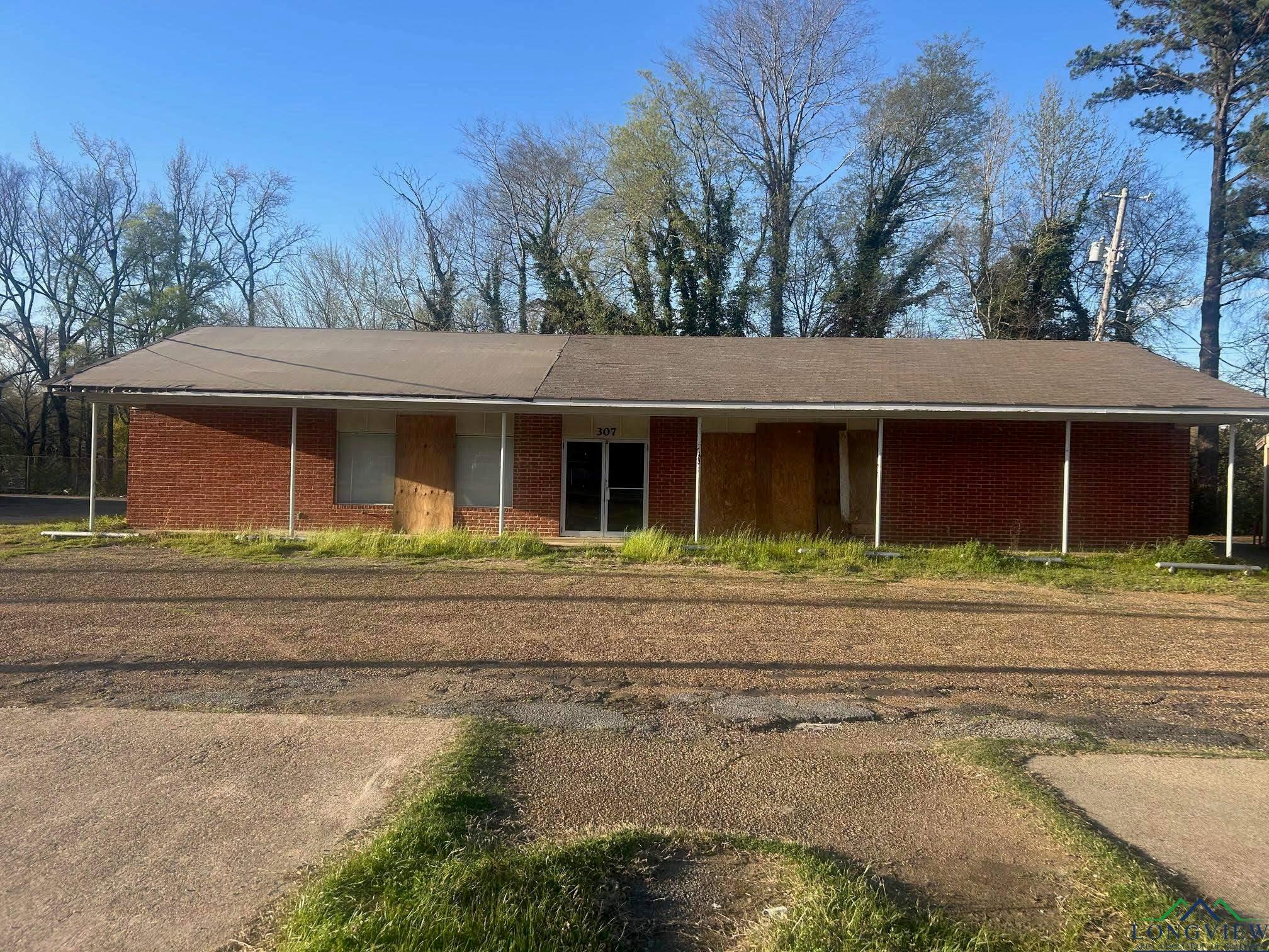 Property Image for 307 E Pinecrest
