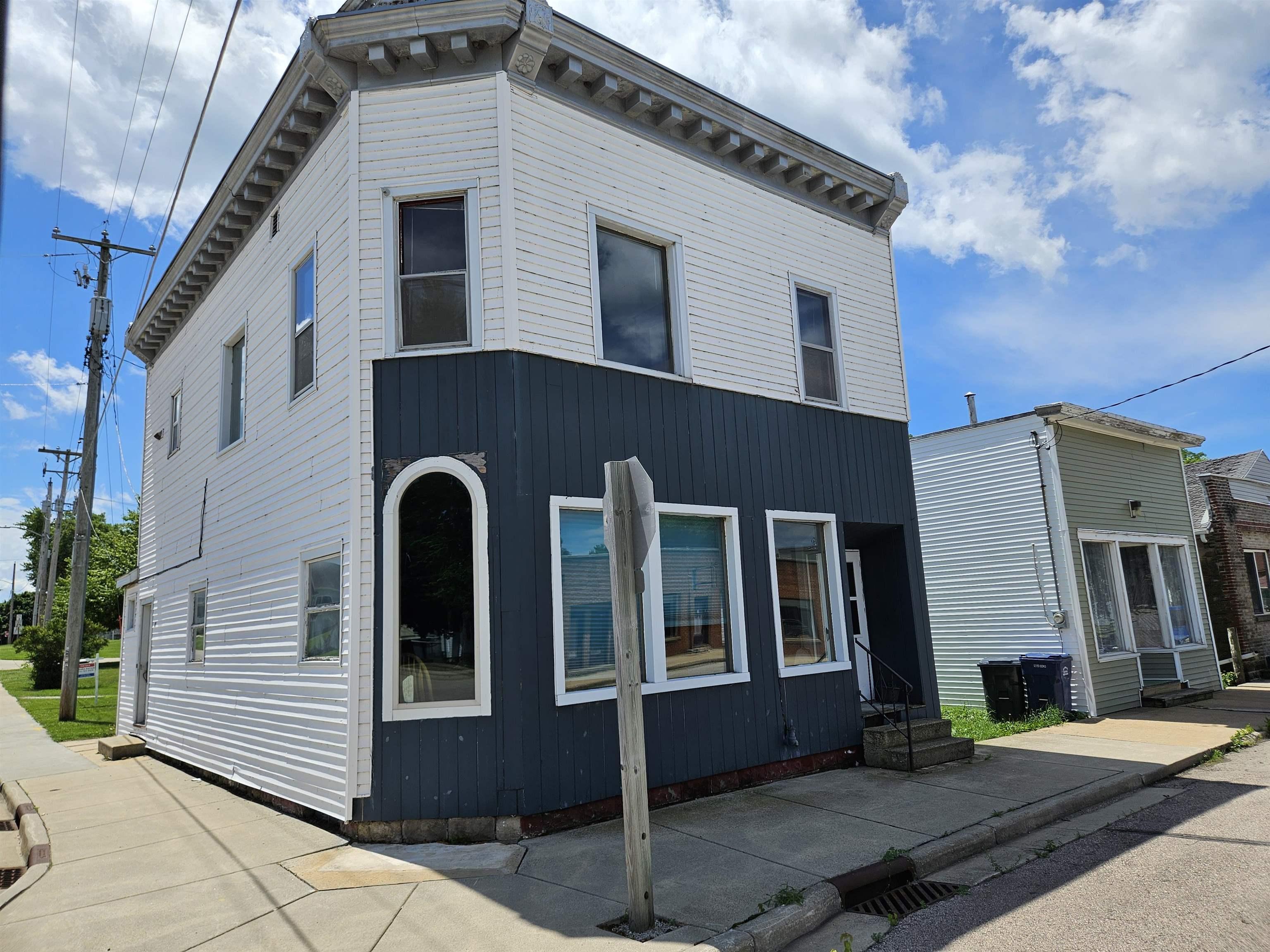 Property Image for 102 W Winnebago Street