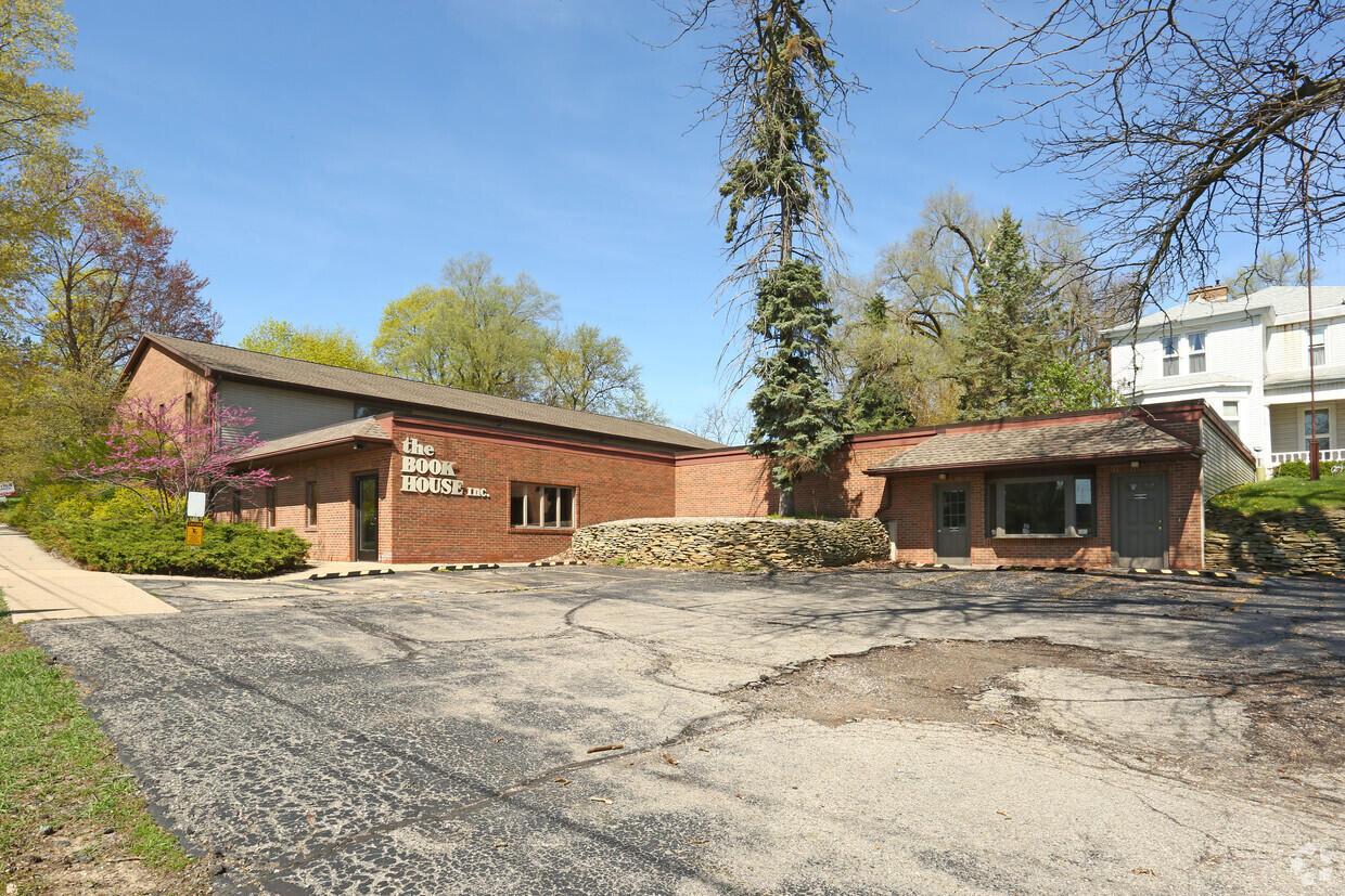 Property Image for 216 W Chicago Street
