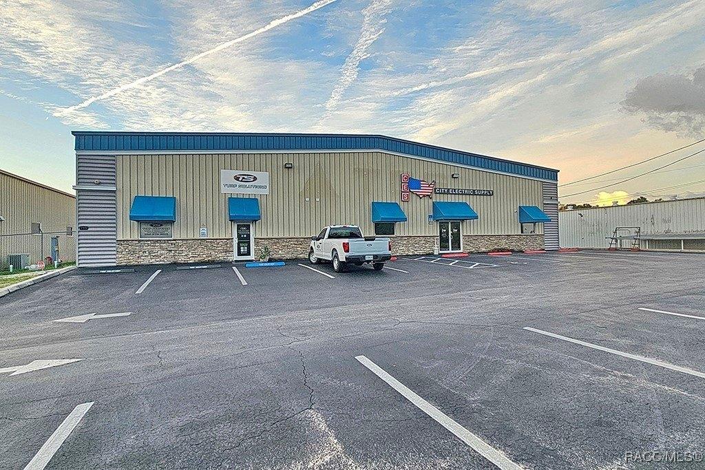 Property Image for 715 S Easy Street
