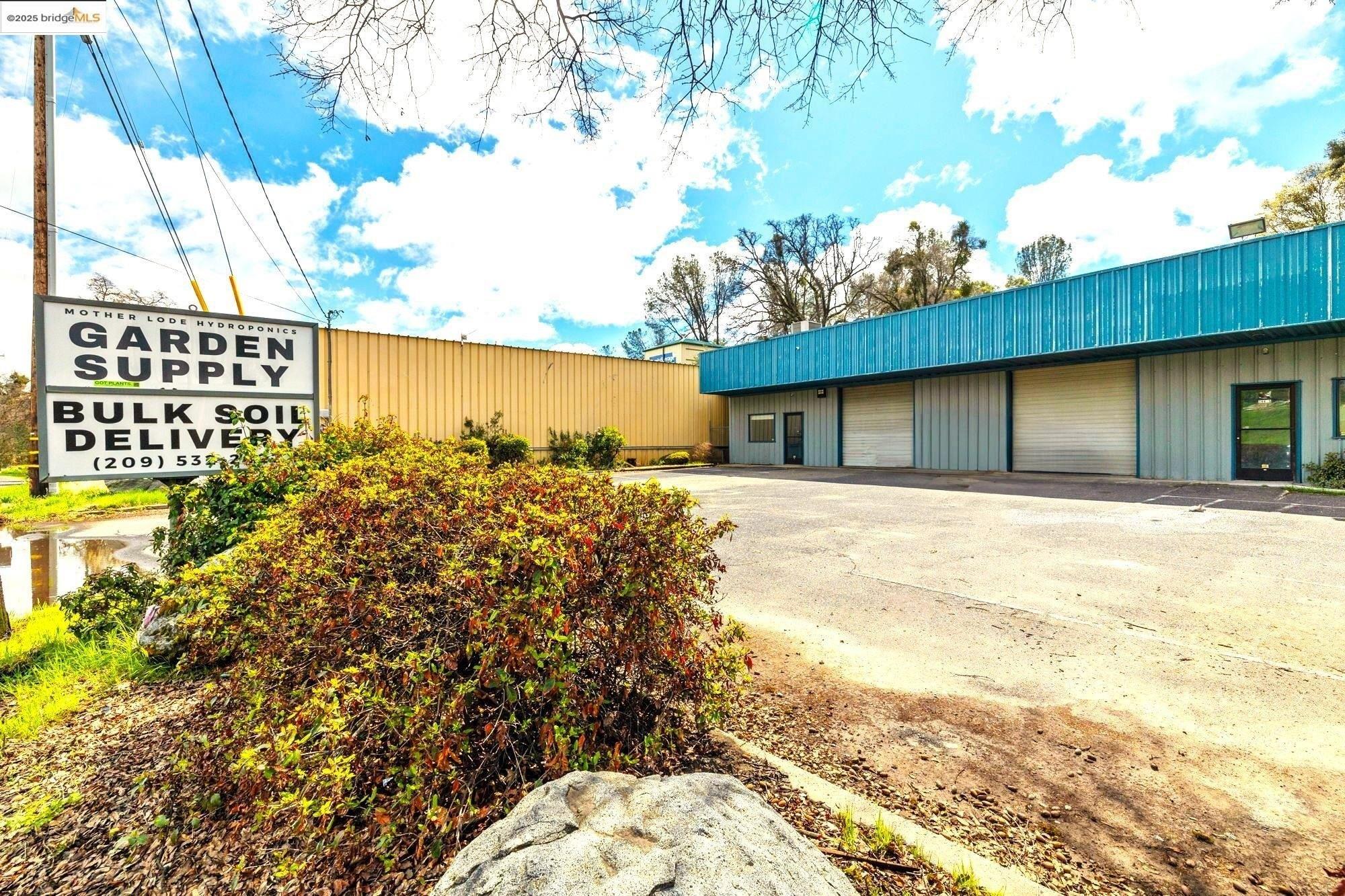 Property Image for 14407 Tuolumne Rd