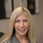 Headshot of Jane Mayer