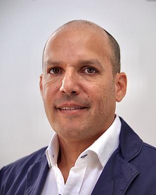 Headshot of Andres Mendez