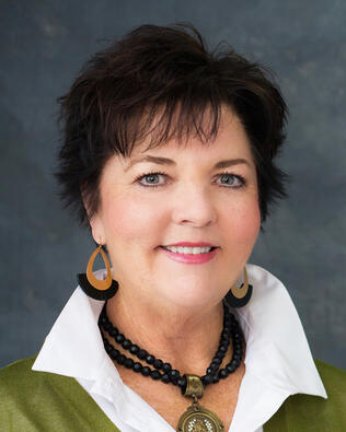 Headshot of Suzanne Myers