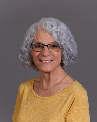 Headshot of Vickey Roa
