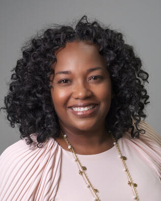 Headshot of Carmen Sharp