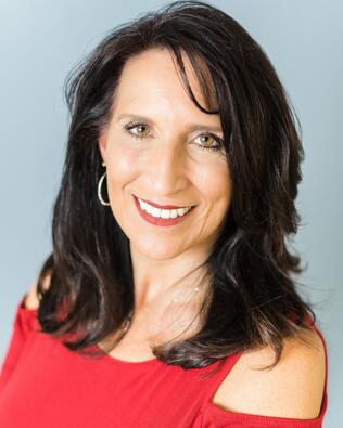 Headshot of Deanna Roth