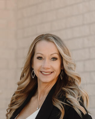 Headshot of Stephanie McFarlane