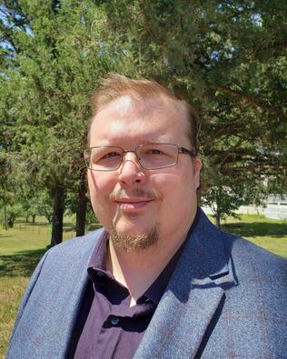 Headshot of Shawn Thomas
