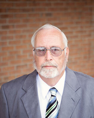 Headshot of Tom Bates