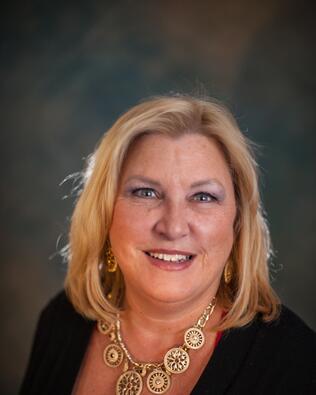 Headshot of Dawn Saunders