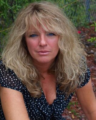 Headshot of Rebecca Simoneau
