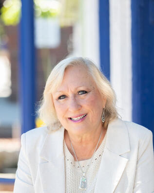 Headshot of Michell Middleton