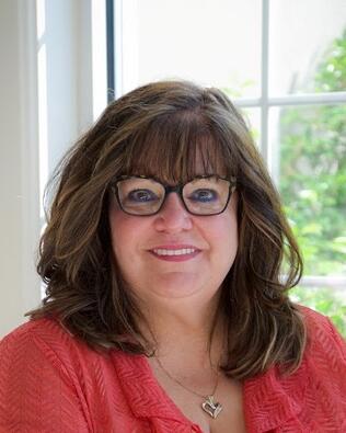 Headshot of Robyn Tricinelli