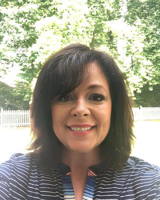 Headshot of Lisa Everhart
