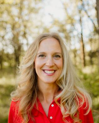 Headshot of Rhonda Bubolz