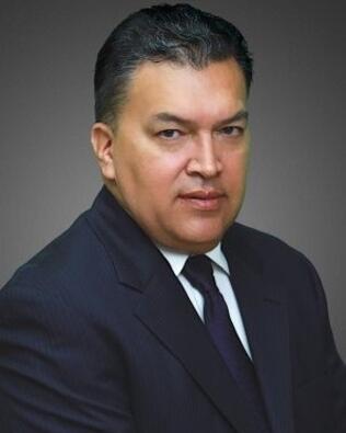 Headshot of Roberto Vargas