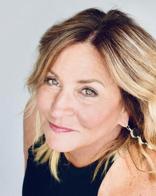 Headshot of Tammy Kerr