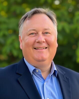 Headshot of Daniel Kinton