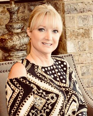 Headshot of Vivian Huthwaite