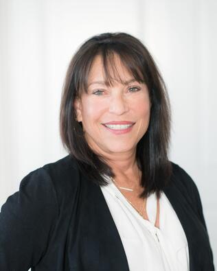 Headshot of Laurie Levin