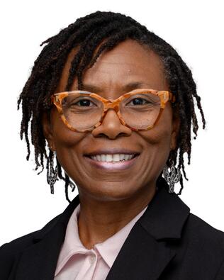 Headshot of Leneatra Brownlee
