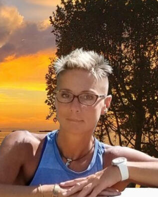 Headshot of Lynn Slyman