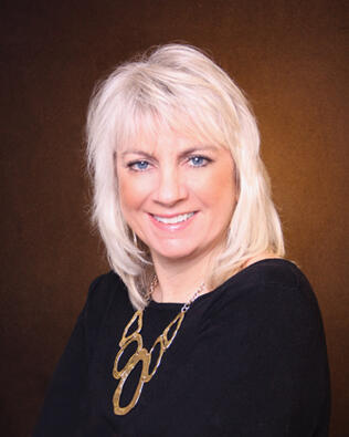 Headshot of Lisa Murray