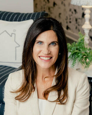 Headshot of Dee Bailey
