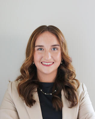 Headshot of Gracie Collins