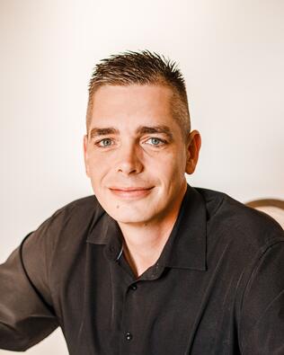 Headshot of Timothy Phelps