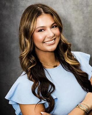 Headshot of Alivia Cavanaugh