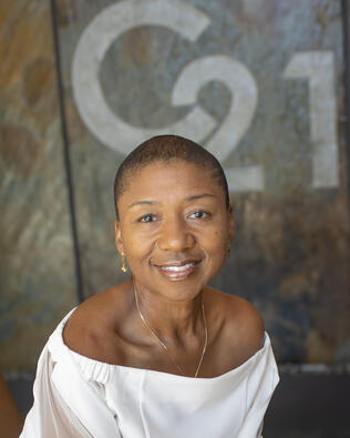 Headshot of Traci Leath