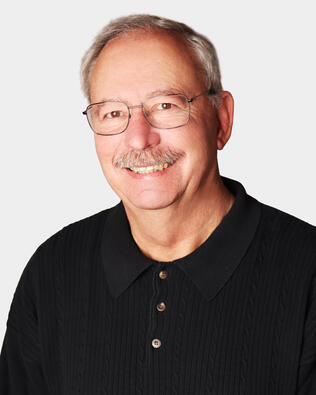 Headshot of Larry Entrekin