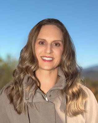 Headshot of Kelly Huston
