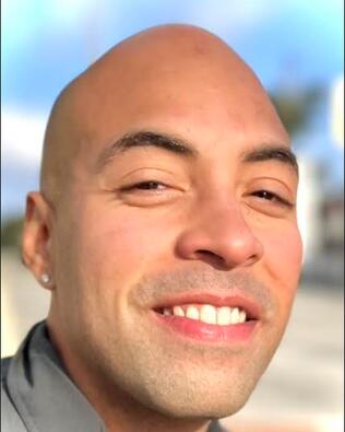 Headshot of Dave De La Cruz