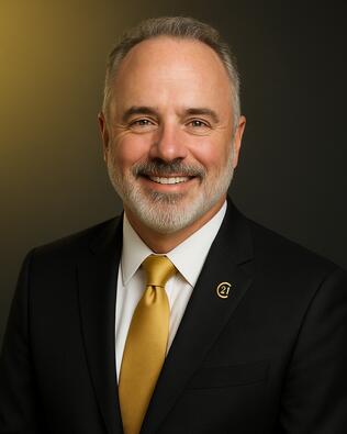 Headshot of Daniel Bishop