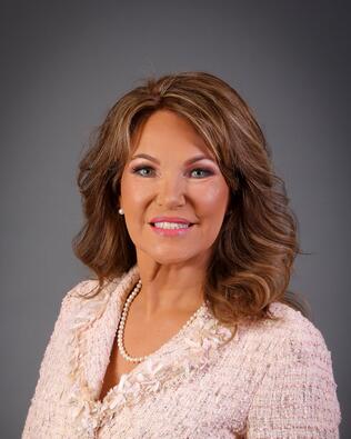 Headshot of Lisa Spoden